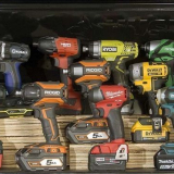 O recenzích a srovnávacích testech nástroje.